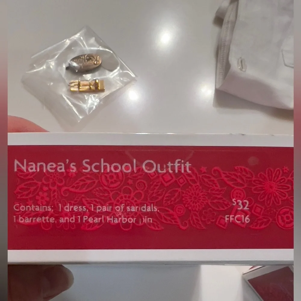 American Girl, Nanea’s School Outfit, RETIRED, Complete Set in Original Box, HTF - Picture 5 of 9